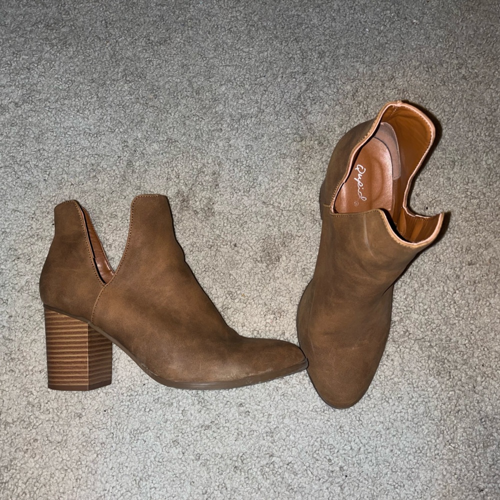 Qupid heeled booties